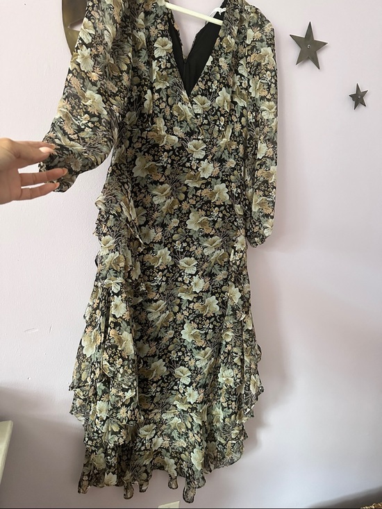 Astr Dresses & Skirts - Astr Floral Long Sleeve Ruffle Dress - Black & Cream